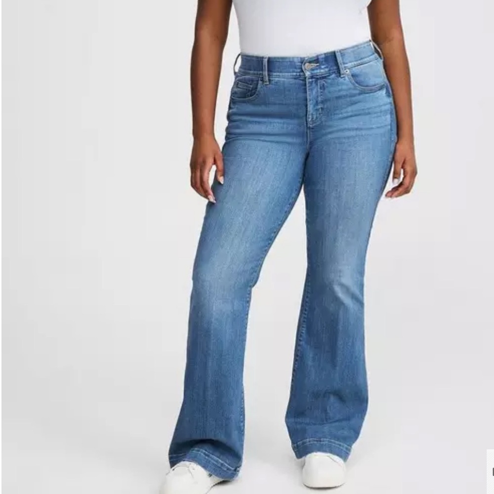 Torrid Bombshell High Rise Flare Jeans size 10 short